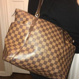 🚨PRICE REDUCED🚨Totally MM (excellent condition)